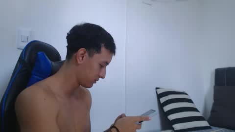 Hi guys im new 3 online show from 02-14-26, 05:53