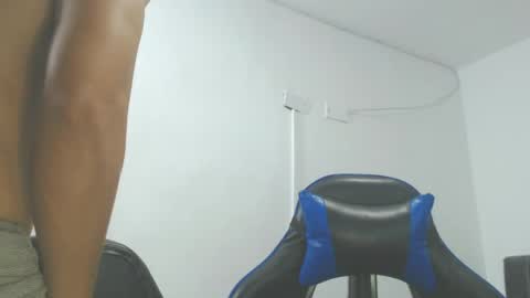 Hi guys im new 3 online show from 04-10-26, 11:31