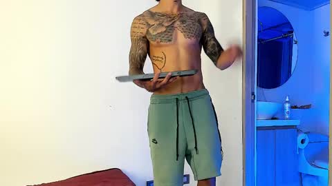 Santiago online show from 02-14-25, 04:04