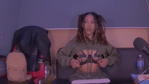 Snapshot of jamaicanbabex chatting on 01-08-25, 09:53 jamaicanbabex online show from 01-08-25, 09:53