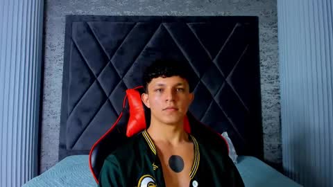 Snapshot of jamesgolden_ chatting on 03-10-25, 09:32 jamesgolden_ online show from 03-10-25, 09:32