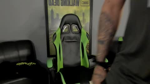 Jamesinked  online show from 12-21-24, 03:20