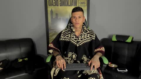 Jamesinked  online show from 12-23-24, 01:18