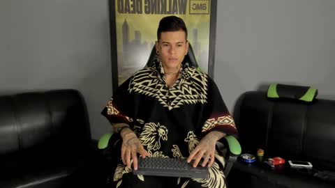 Jamesinked  online show from 01-03-25, 06:33