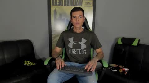 Jamesinked  online show from 02-10-25, 10:40