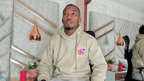 Snapshot of jamesparck chatting on 12-28-24, 12:13 James online show from 12-28-24, 12:13