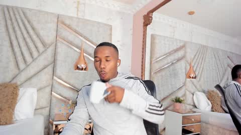 Snapshot of jamesparck chatting on 01-12-25, 12:23 James online show from 01-12-25, 12:23