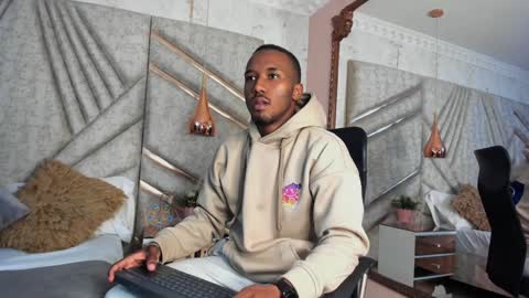 Snapshot of jamesparck chatting on 01-19-25, 12:39 James online show from 01-19-25, 12:39