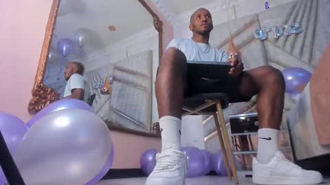 Snapshot of jamesparck chatting on 02-16-25, 06:32 James online show from 02-16-25, 06:32