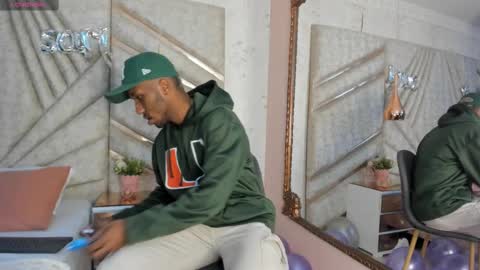 Snapshot of jamesparck chatting on 02-19-25, 12:11 James online show from 02-19-25, 12:11