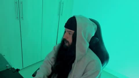 Snapshot of jamesvladi chatting on 12-25-24, 01:30 vlad online show from 12-25-24, 01:30