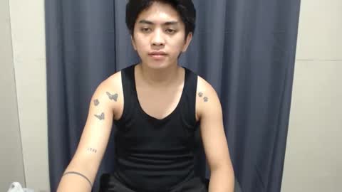 Snapshot of jamray_2 chatting on 12-23-25, 10:35 jam online show from 12-23-25, 10:35