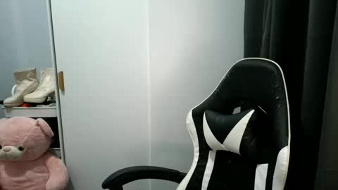 Snapshot of jane_bratxxx chatting on 11-10-25, 06:23 YOUR LOVELY JANE online show from 11-10-25, 06:23