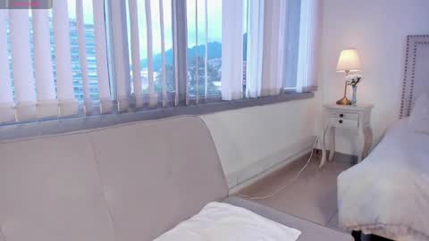 Snapshot of jane_es chatting on 12-17-24, 01:49 JANE online show from 12-17-24, 01:49