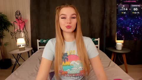 Day Alice Night Stella online show from 12-19-24, 06:12