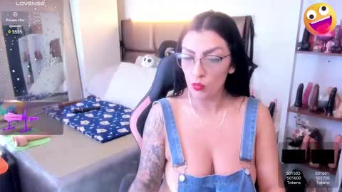 Snapshot of janette_rider chatting on 02-23-25, 03:13 Janette rider online show from 02-23-25, 03:13