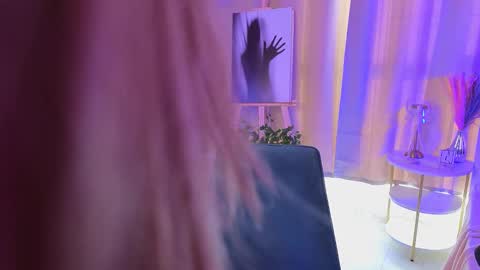 Hi Im Alice and here youll find something online show from 11-04-25, 06:23