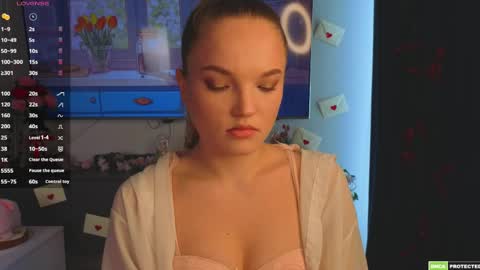 Hi Im Alice and here youll find something online show from 04-03-26, 06:11