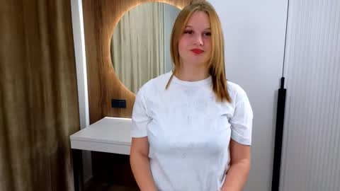 Call me Eva online show from 10-28-25, 04:42