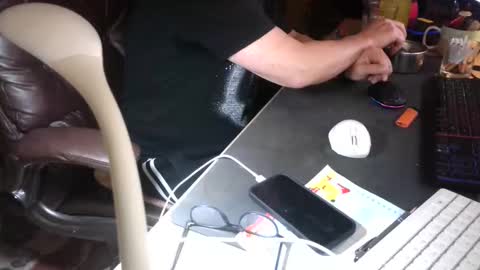 Snapshot of janko971310 chatting on 12-15-25, 06:06 janko online show from 12-15-25, 06:06