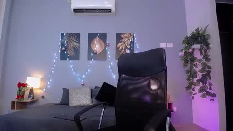 Snapshot of jasminecampbell chatting on 12-16-24, 10:13 Instagram jasminecampbell1 online show from 12-16-24, 10:13