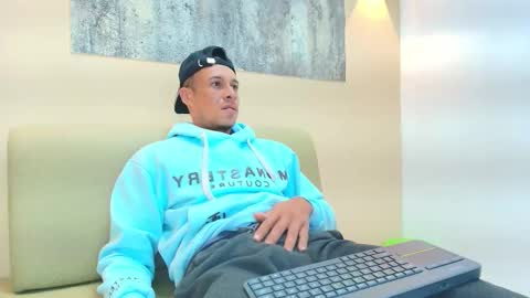 Snapshot of jason_tomas chatting on 02-10-26, 08:24 Jason online show from 02-10-26, 08:24