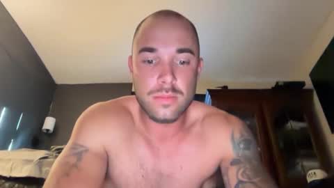 Snapshot of jasonm1997 chatting on 10-22-25, 12:00 jasonm1997 online show from 10-22-25, 12:00