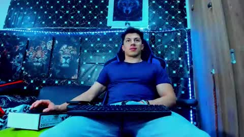 Javier online show from 10-08-25, 09:34