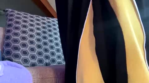 Snapshot of jawssharkparty chatting on 02-05-25, 06:59 Jaws online show from 02-05-25, 06:59