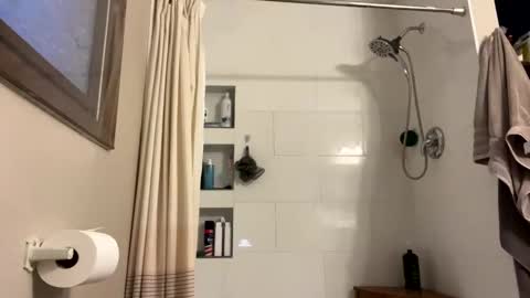 Snapshot of jawssharkparty chatting on 02-11-25, 11:33 Jaws online show from 02-11-25, 11:33