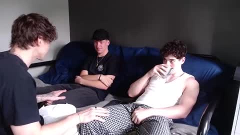 Snapshot of jaycex_69 chatting on 01-06-25, 06:58 THE HOUSE online show from 01-06-25, 06:58