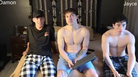 Snapshot of jaycex_69 chatting on 01-09-25, 06:59 THE HOUSE online show from 01-09-25, 06:59