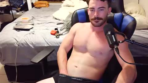 Snapshot of jaypipeahoe chatting on 10-19-25, 05:08 jaypipeahoe online show from 10-19-25, 05:08