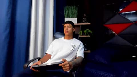 jaze_bradley online show from 11-18-25, 11:25