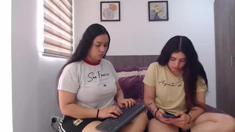 Jazmin and Scarlett online show from 02-11-26, 07:52