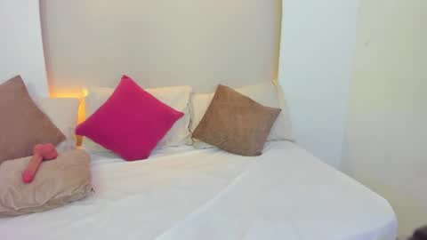 Snapshot of jazmin_flores1 chatting on 02-28-26, 12:11 Jazmin online show from 02-28-26, 12:11