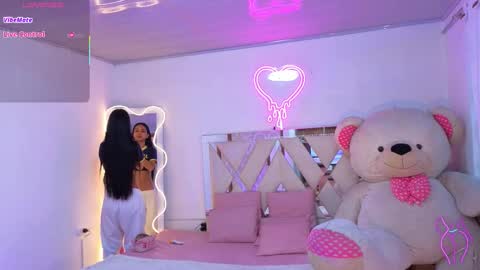 Jazmin  online show from 12-18-25, 12:00