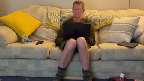 Snapshot of jcar57 chatting on 12-18-24, 04:17 Jon online show from 12-18-24, 04:17