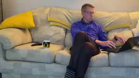 Snapshot of jcar57 chatting on 02-19-25, 04:33 Jon online show from 02-19-25, 04:33