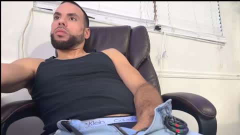 Snapshot of jcmax305 chatting on 01-31-26, 07:11 JcMax305 online show from 01-31-26, 07:11