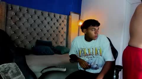 Snapshot of jdaniel_shellby chatting on 10-14-25, 10:43 jhon online show from 10-14-25, 10:43