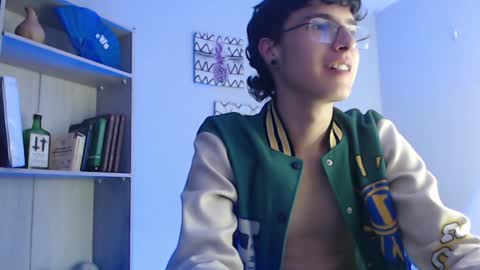 Snapshot of jeam_hot chatting on 12-17-24, 12:34 jeam_hot online show from 12-17-24, 12:34