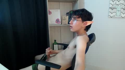 Snapshot of jeam_hot chatting on 12-22-24, 12:50 jeam_hot online show from 12-22-24, 12:50