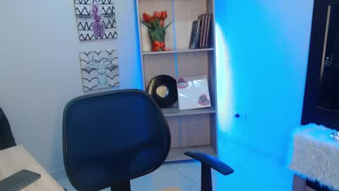 Snapshot of jeam_hot chatting on 01-21-25, 12:36 jeam_hot online show from 01-21-25, 12:36