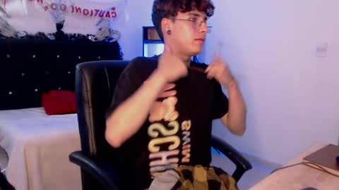 Snapshot of jeam_hot chatting on 10-30-25, 10:10 jeam_hot online show from 10-30-25, 10:10