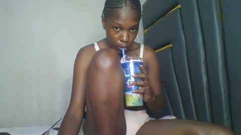 Snapshot of jeanbae4 chatting on 12-21-25, 08:05 jean online show from 12-21-25, 08:05