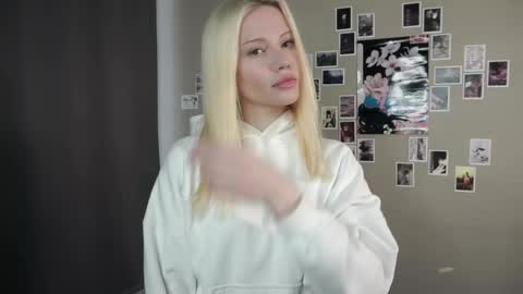 Jenny 3 online show from 04-20-26, 08:28