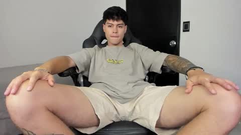 Jeanpii01 online show from 01-12-26, 02:39