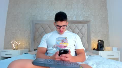 Snapshot of jeffdaltton chatting on 01-17-25, 01:03 Jeff online show from 01-17-25, 01:03