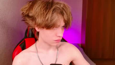 Snapshot of jeffreyue chatting on 10-29-25, 04:53 Jeffrey online show from 10-29-25, 04:53